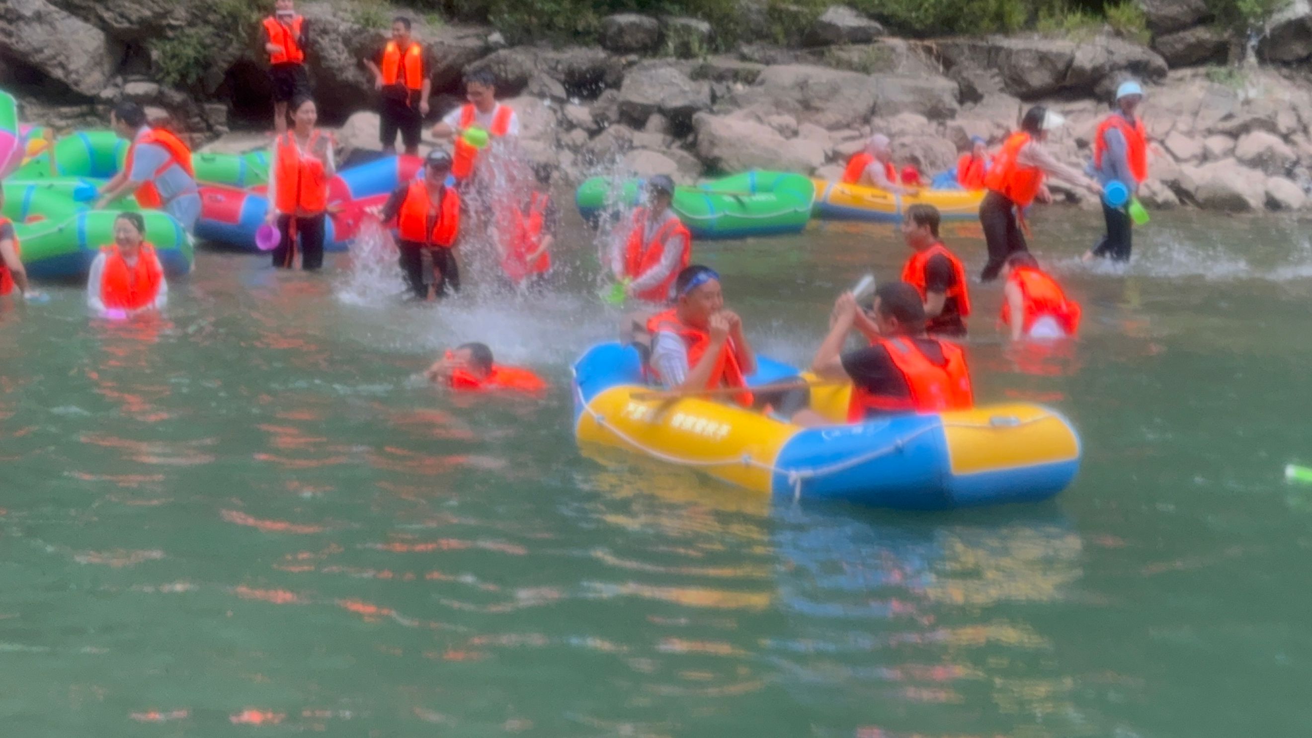 2025.8月集團(tuán)年中會“響馬河漂流”