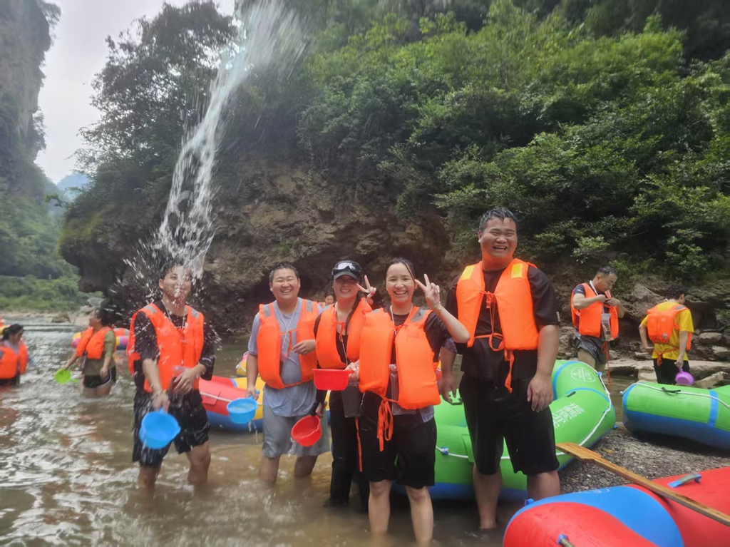 2025.8月集團年中會“響馬河漂流”