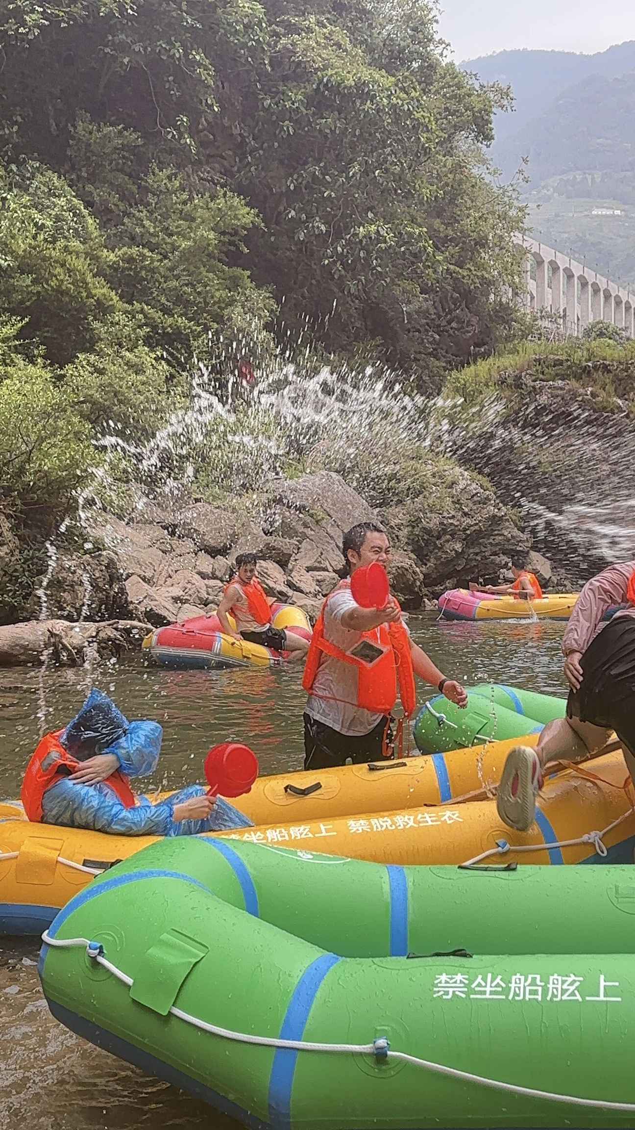 2025.8月集團(tuán)年中會“響馬河漂流”